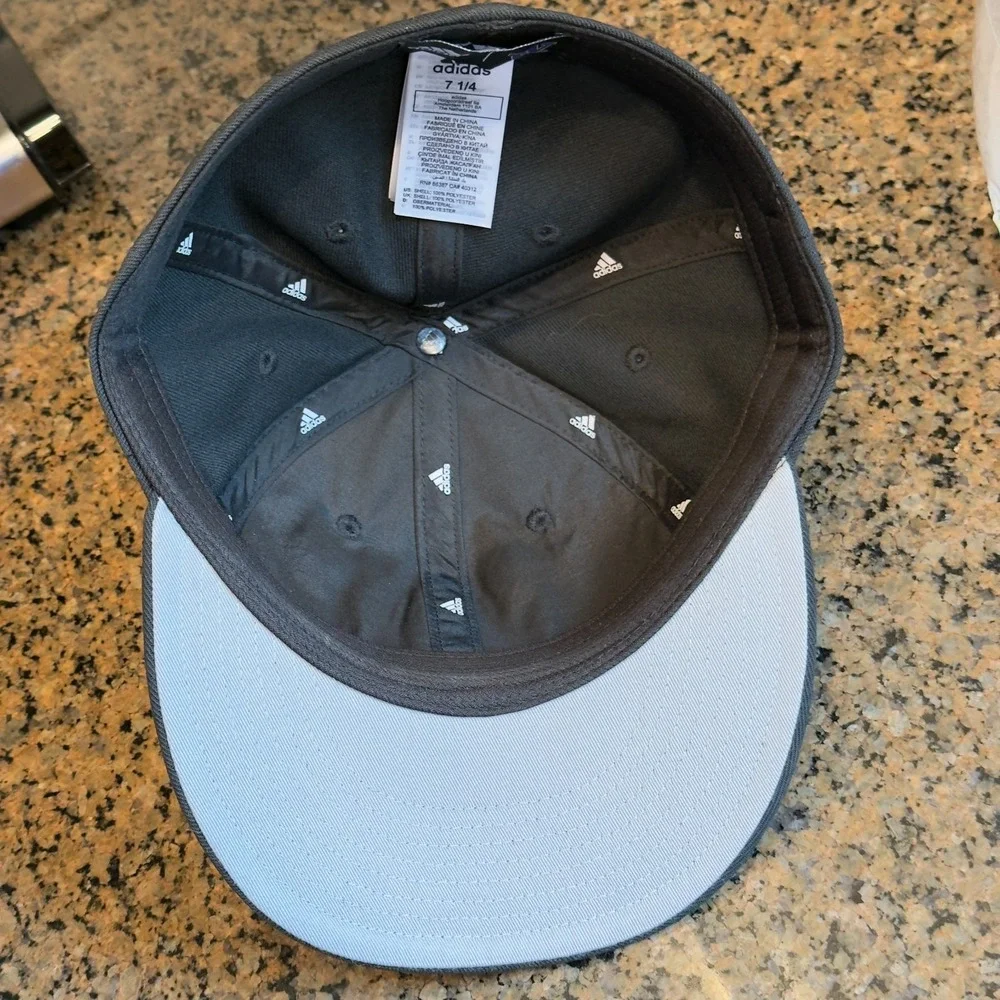 Washington Huskies‎ Adidas Hat Cap size 7 1/4 Black Purple